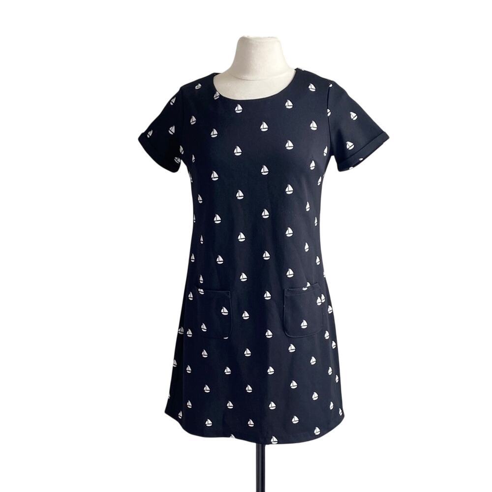 YUMI Mini Dress Womens Sz Medium Black Sailboat Print Nautical Short Sleeve